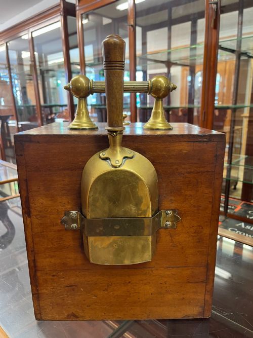 CIRCA 1900 MAHOGANY COAL BOX SCUTTLE - ADDITIONAL PHOTO 9