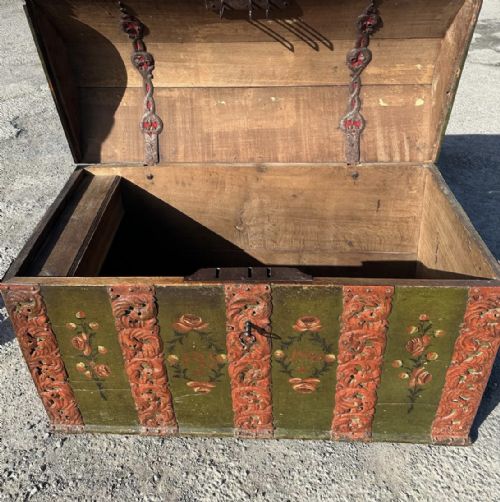 EARLY 19TH CENTURY PAINTED OAK DOME TOP 'MARRIAGE CHEST' - ADDITIONAL PHOTO 3
