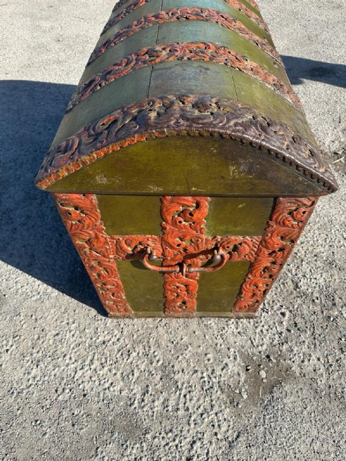 EARLY 19TH CENTURY PAINTED OAK DOME TOP 'MARRIAGE CHEST' - ADDITIONAL PHOTO 4