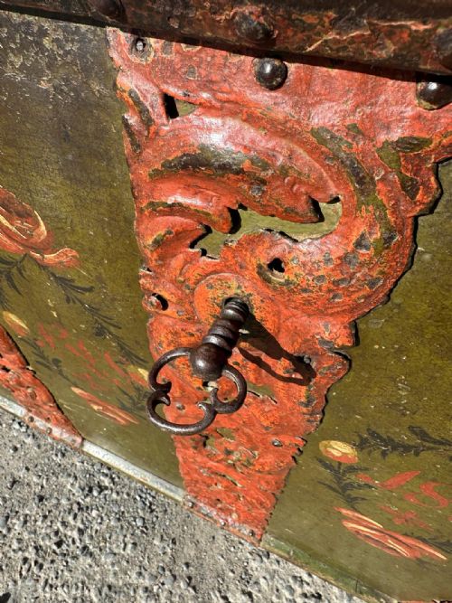 EARLY 19TH CENTURY PAINTED OAK DOME TOP 'MARRIAGE CHEST' - ADDITIONAL PHOTO 6