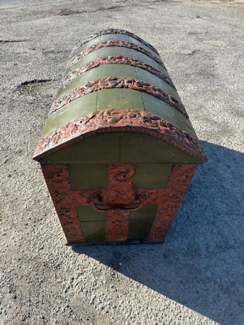 EARLY 19TH CENTURY PAINTED OAK DOME TOP 'MARRIAGE CHEST' - ADDITIONAL PHOTO 7