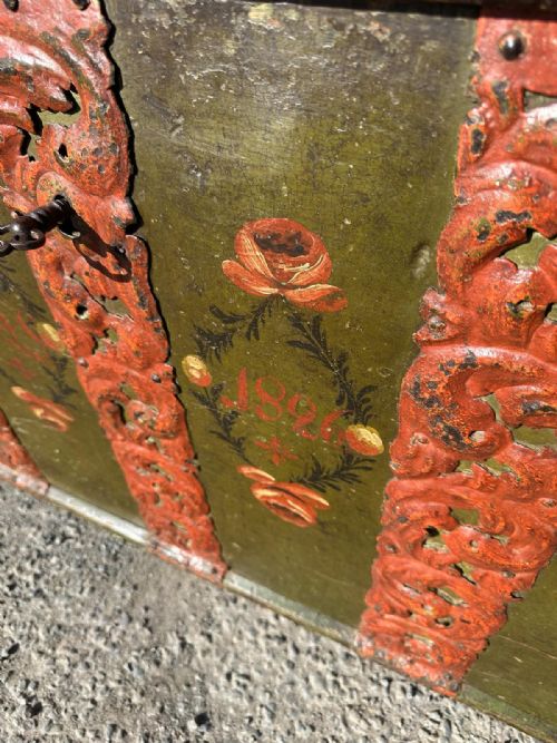 EARLY 19TH CENTURY PAINTED OAK DOME TOP 'MARRIAGE CHEST' - ADDITIONAL PHOTO 8