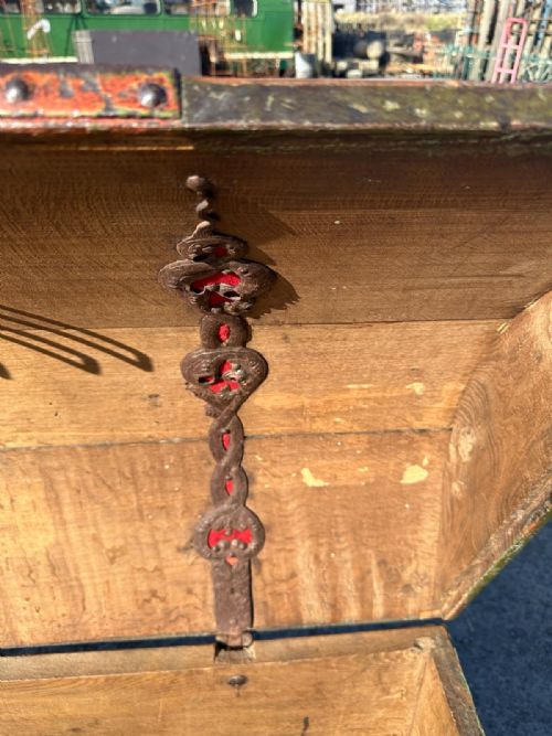 EARLY 19TH CENTURY PAINTED OAK DOME TOP 'MARRIAGE CHEST' - ADDITIONAL PHOTO 9