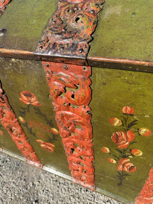 EARLY 19TH CENTURY PAINTED OAK DOME TOP 'MARRIAGE CHEST' - ADDITIONAL PHOTO 12