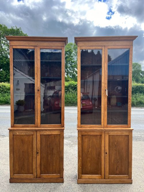 a pair of late victorian oak bookcases circa 1900 - CATEGORY: ANTIQUE BOOKCASES - DATED VICTORIAN