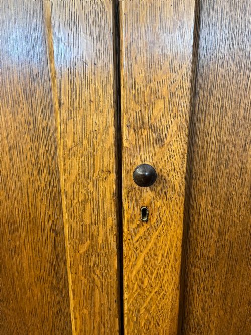 A PAIR OF LATE VICTORIAN OAK BOOKCASES CIRCA 1900 - ADDITIONAL PHOTO 1