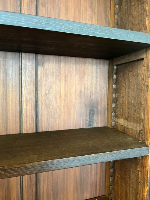 A PAIR OF LATE VICTORIAN OAK BOOKCASES CIRCA 1900 - ADDITIONAL PHOTO 2