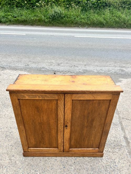 A PAIR OF LATE VICTORIAN OAK BOOKCASES CIRCA 1900 - ADDITIONAL PHOTO 6