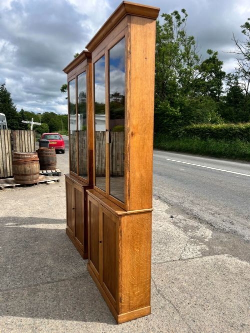 A PAIR OF LATE VICTORIAN OAK BOOKCASES CIRCA 1900 - ADDITIONAL PHOTO 8