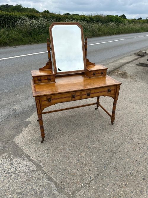 A GOOD AESTHTIC MOVEMENT ASH OAK DRESSING TABLE AND ASSOCIATED CHAIR CIRCA 1870S - ADDITIONAL PHOTO 1