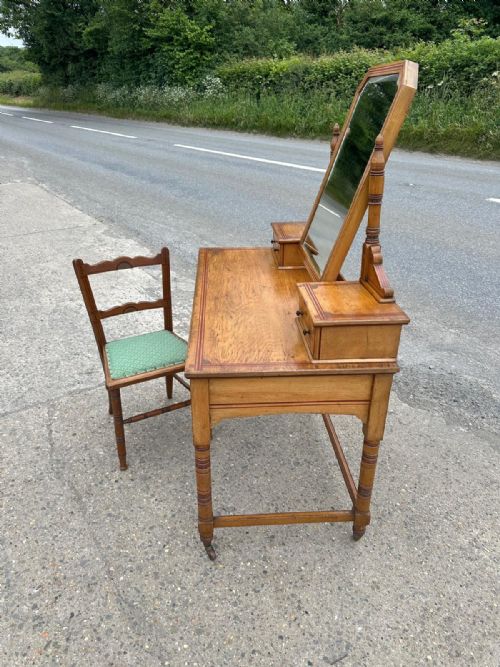 A GOOD AESTHTIC MOVEMENT ASH OAK DRESSING TABLE AND ASSOCIATED CHAIR CIRCA 1870S - ADDITIONAL PHOTO 3