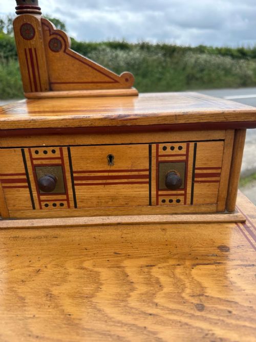 A GOOD AESTHTIC MOVEMENT ASH OAK DRESSING TABLE AND ASSOCIATED CHAIR CIRCA 1870S - ADDITIONAL PHOTO 4
