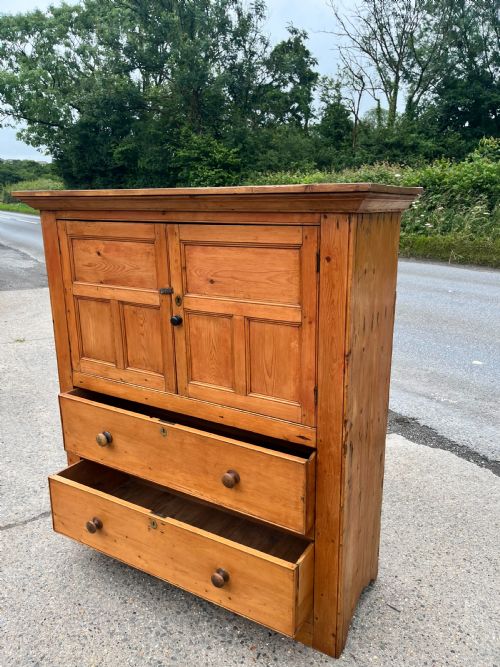 EARLY 19TH CENTURY GEORGIAN 18001820 PINE LINEN CUPBOARD - ADDITIONAL PHOTO 1