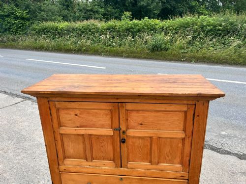 EARLY 19TH CENTURY GEORGIAN 18001820 PINE LINEN CUPBOARD - ADDITIONAL PHOTO 4