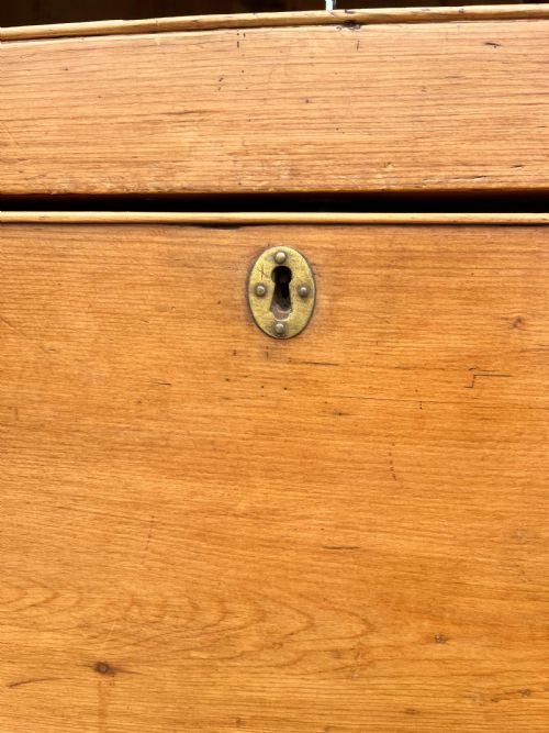 EARLY 19TH CENTURY GEORGIAN 18001820 PINE LINEN CUPBOARD - ADDITIONAL PHOTO 7