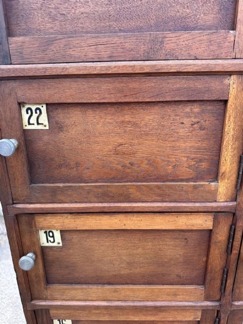 1920S OAK LOCKERS WITH 27 COMPARTMENTS - ADDITIONAL PHOTO 5