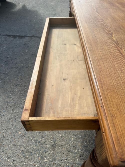 LATE VICTORIAN PITCH PINE TABLE - ADDITIONAL PHOTO 2