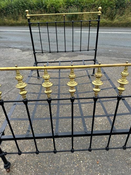 VICTORIAN BRASS AND IRON DOUBLE BED - ADDITIONAL PHOTO 5