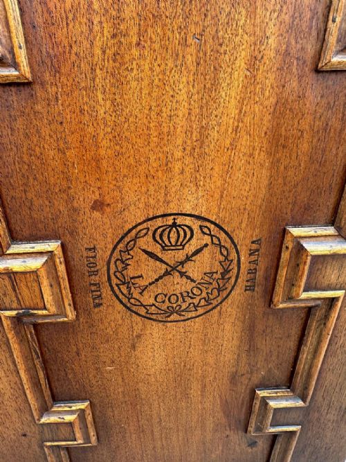 CIRCA 1900 CEDAR WOOD HUMIDOR CIGAR CABINET - ADDITIONAL PHOTO 6