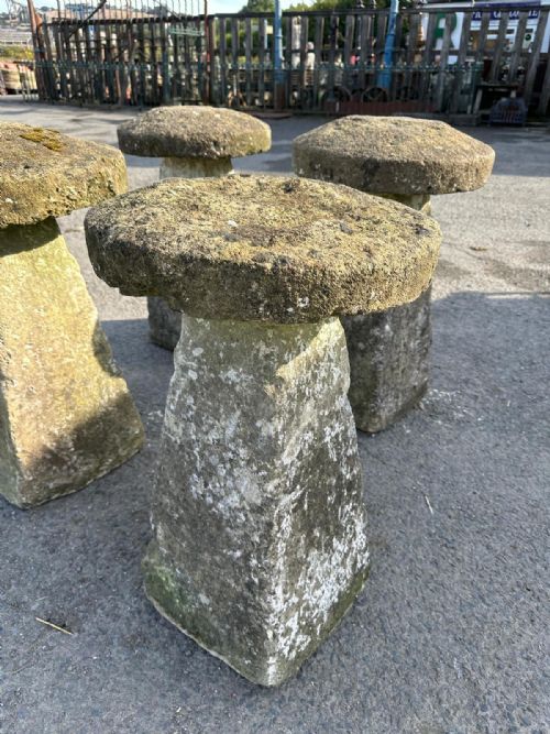 ORIGINAL SET OF 4 19TH CENTURY STADDLE STONES BELIEVED TO BE COTSWOLD STONE - ADDITIONAL PHOTO 10