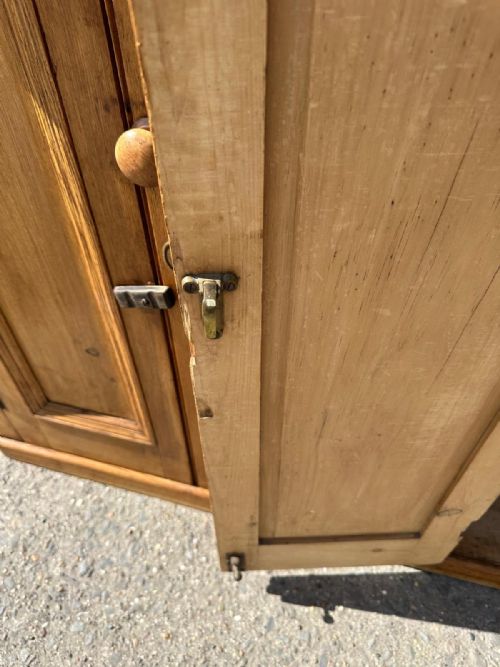 VICTORIAN PINE 4 DOOR CUPBOARD - ADDITIONAL PHOTO 5