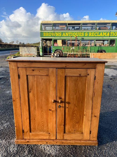 a victorian pine 2 door cupboard - CATEGORY: ANTIQUE CUPBOARDS - DATED VICTORIAN