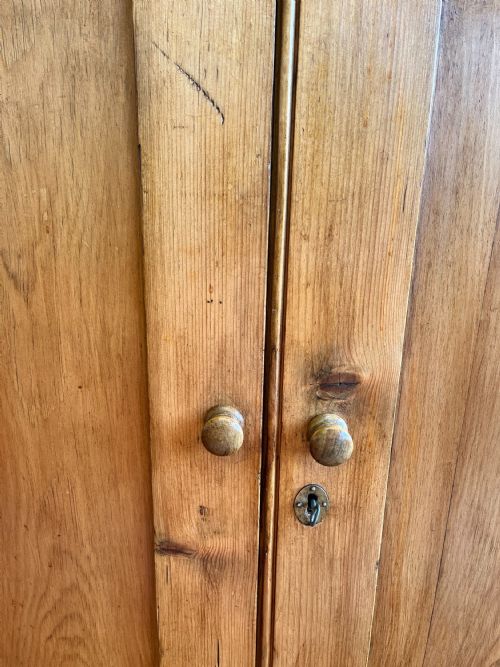 A VICTORIAN PINE 2 DOOR CUPBOARD - ADDITIONAL PHOTO 1