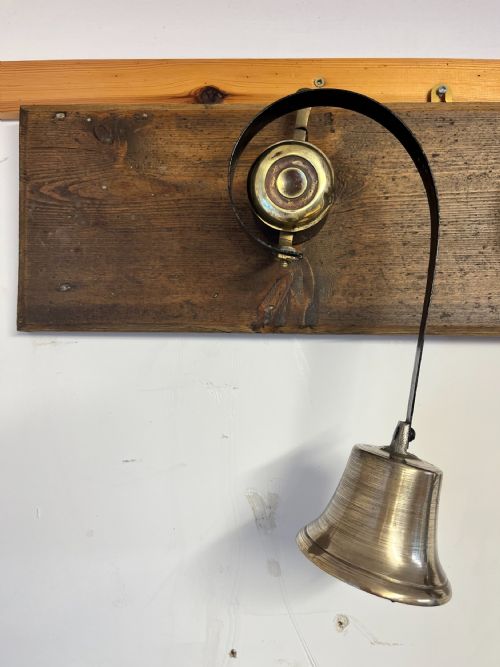 SET OF 5 VICTORIAN SERVANTS BELLS MOUNTED ON ASSOCIATED PINE BOARD - ADDITIONAL PHOTO 1