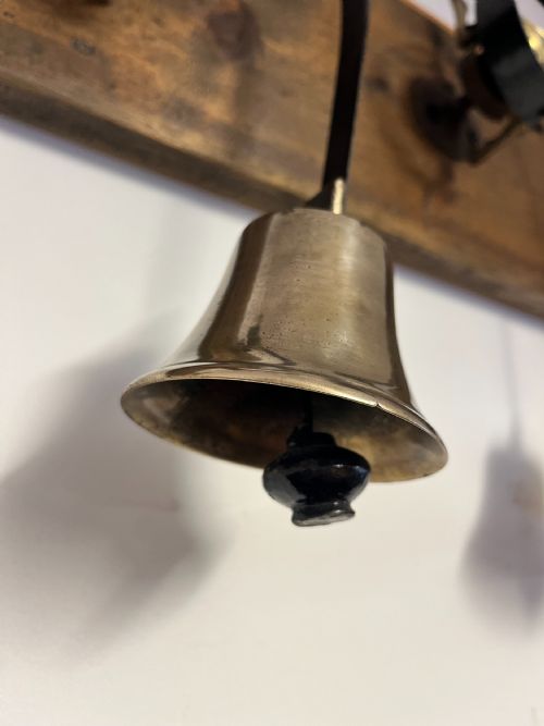 SET OF 5 VICTORIAN SERVANTS BELLS MOUNTED ON ASSOCIATED PINE BOARD - ADDITIONAL PHOTO 4