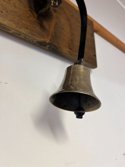 SET OF 5 VICTORIAN SERVANTS BELLS MOUNTED ON ASSOCIATED PINE BOARD - ADDITIONAL PHOTO 5