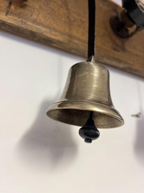 SET OF 5 VICTORIAN SERVANTS BELLS MOUNTED ON ASSOCIATED PINE BOARD - ADDITIONAL PHOTO 6