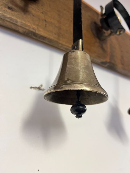 SET OF 5 VICTORIAN SERVANTS BELLS MOUNTED ON ASSOCIATED PINE BOARD - ADDITIONAL PHOTO 7