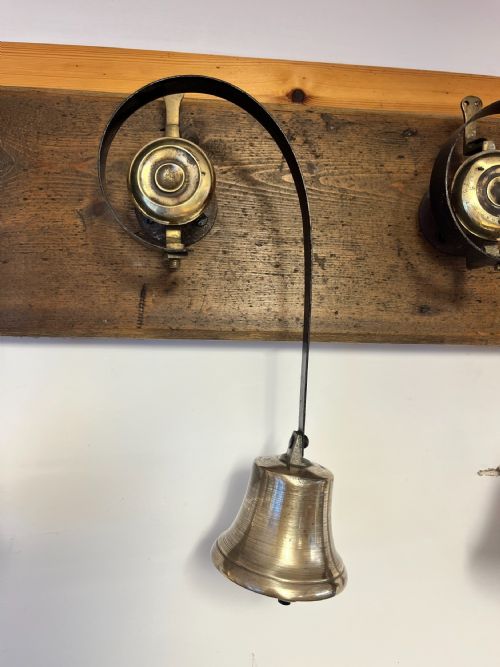 SET OF 5 VICTORIAN SERVANTS BELLS MOUNTED ON ASSOCIATED PINE BOARD - ADDITIONAL PHOTO 10