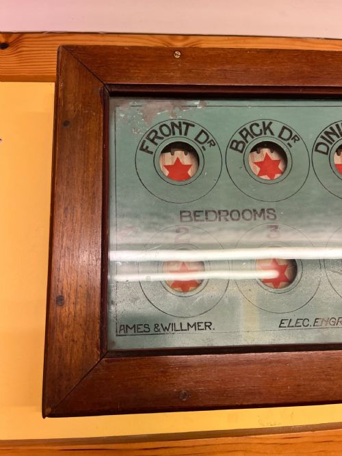 CIRCA 1900 SERVANTS BELL BOARD 'AMES AND WILLMER CHICHESTER' - ADDITIONAL PHOTO 3