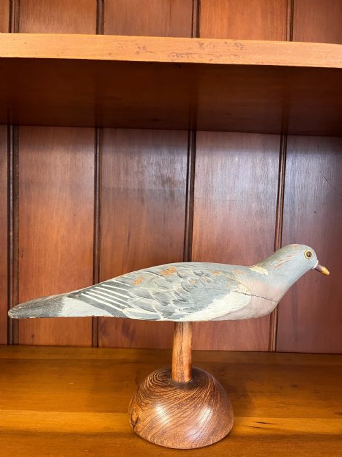 CIRCA 1930S POLYCHROME PAINTED AND CARVED WOODEN PIGEON DECOY BY HARRY BODDY - ADDITIONAL PHOTO 8