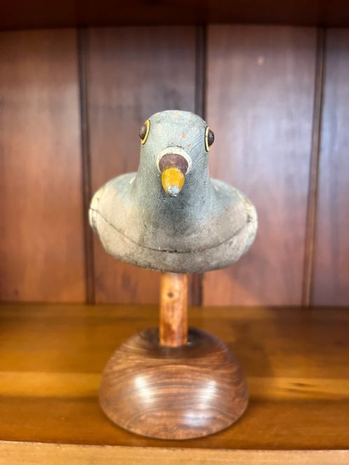 CIRCA 1930S POLYCHROME PAINTED AND CARVED WOODEN PIGEON DECOY BY HARRY BODDY - ADDITIONAL PHOTO 9