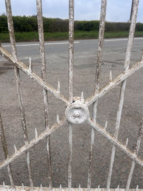 MID 19TH CENTURY WROUGHT IRON 8FT ESTATE GATE - ADDITIONAL PHOTO 4