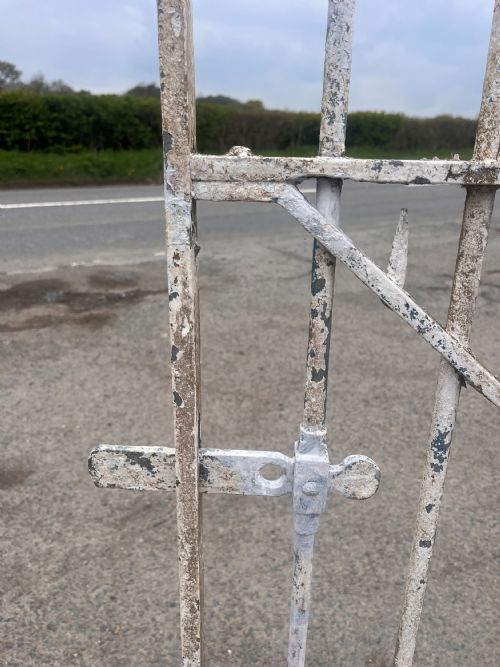 MID 19TH CENTURY WROUGHT IRON 8FT ESTATE GATE - ADDITIONAL PHOTO 3