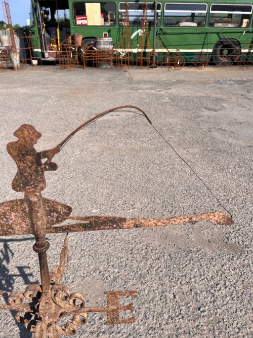 CIRCA 1920 WEATHER VANE DEPICTING FISHERMEN IN A BOAT - ADDITIONAL PHOTO 3