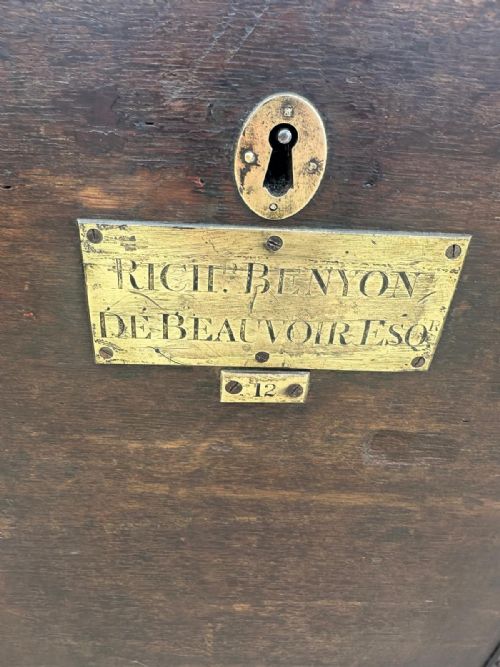 EARLY 19TH CENTURY GEORGIAN OAK METAL BOUND SILVER CHEST WITH BRASS NAME PLAQUE RICHARD BENYON DE BEAUVOIR ESQ - ADDITIONAL PHOTO 6