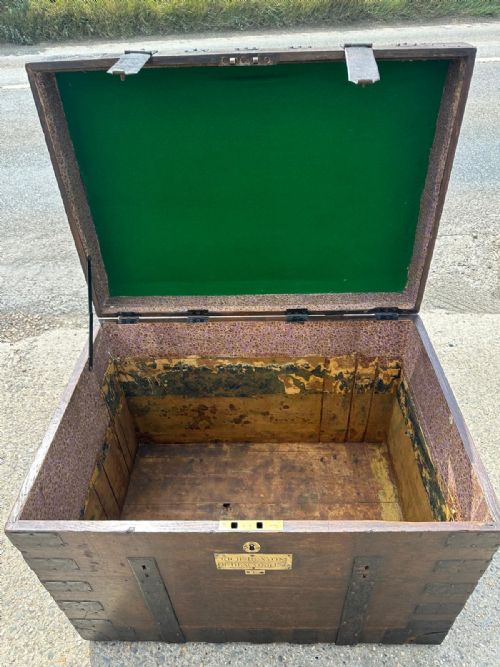 EARLY 19TH CENTURY GEORGIAN OAK METAL BOUND SILVER CHEST WITH BRASS NAME PLAQUE RICHARD BENYON DE BEAUVOIR ESQ - ADDITIONAL PHOTO 7