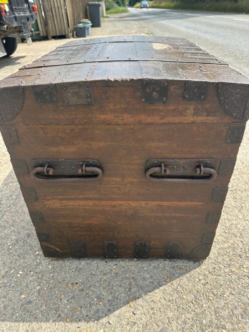 EARLY 19TH CENTURY GEORGIAN OAK METAL BOUND SILVER CHEST WITH BRASS NAME PLAQUE RICHARD BENYON DE BEAUVOIR ESQ - ADDITIONAL PHOTO 8