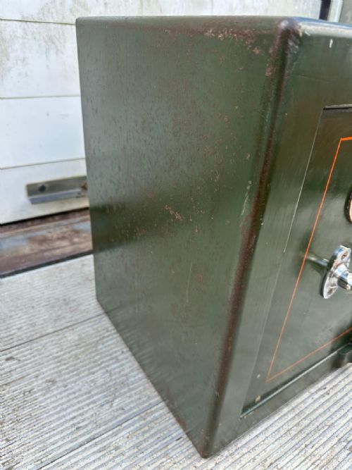CIRCA 1930S SAMUEL WITHERS AND CO SAFE WITH KEY - ADDITIONAL PHOTO 5