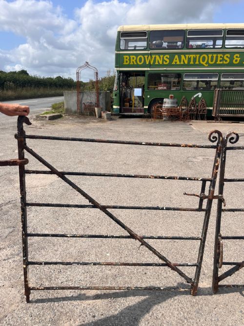 A PAIR OF 19TH CENTURY WROUGHT IRON GATES - ADDITIONAL PHOTO 3