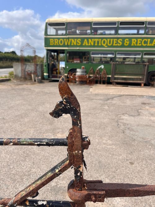 A PAIR OF 19TH CENTURY WROUGHT IRON GATES - ADDITIONAL PHOTO 5