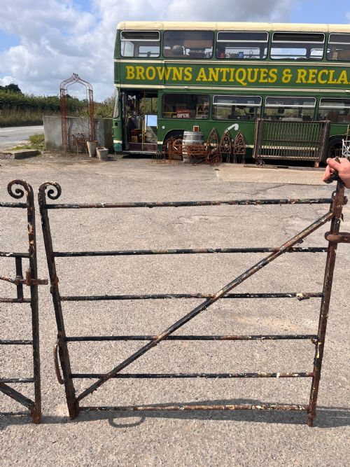 A PAIR OF 19TH CENTURY WROUGHT IRON GATES - ADDITIONAL PHOTO 7