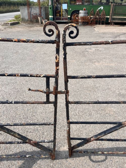 A PAIR OF 19TH CENTURY WROUGHT IRON GATES - ADDITIONAL PHOTO 8