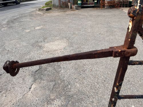 A PAIR OF 19TH CENTURY WROUGHT IRON GATES - ADDITIONAL PHOTO 10