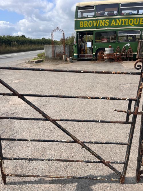 A PAIR OF 19TH CENTURY WROUGHT IRON GATES - ADDITIONAL PHOTO 12
