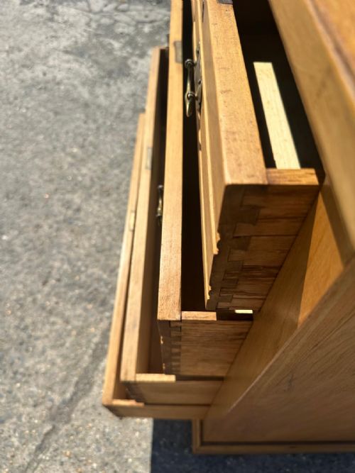EDWARDIAN SATIN WALNUT 23 CHEST OF DRAWERS - ADDITIONAL PHOTO 1
